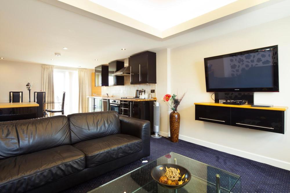 Queens Mansions: Princess Suite Blackpool Bagian luar foto